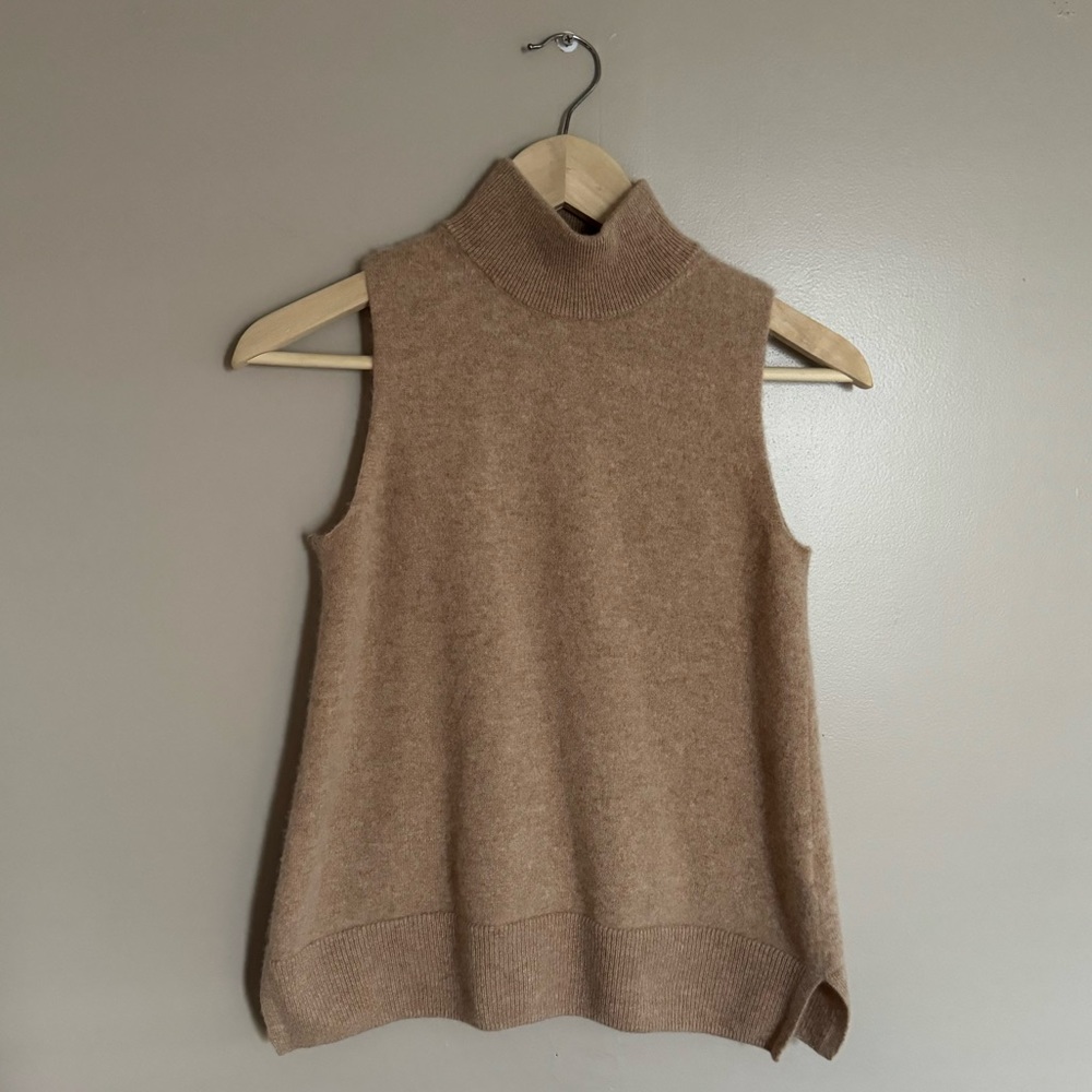 Knit sleeveless top